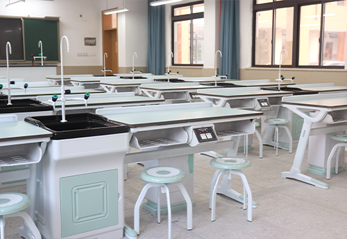 案例實拍-化學(xué)實驗室展示·化學(xué)準(zhǔn)備室儀器藥品柜展示